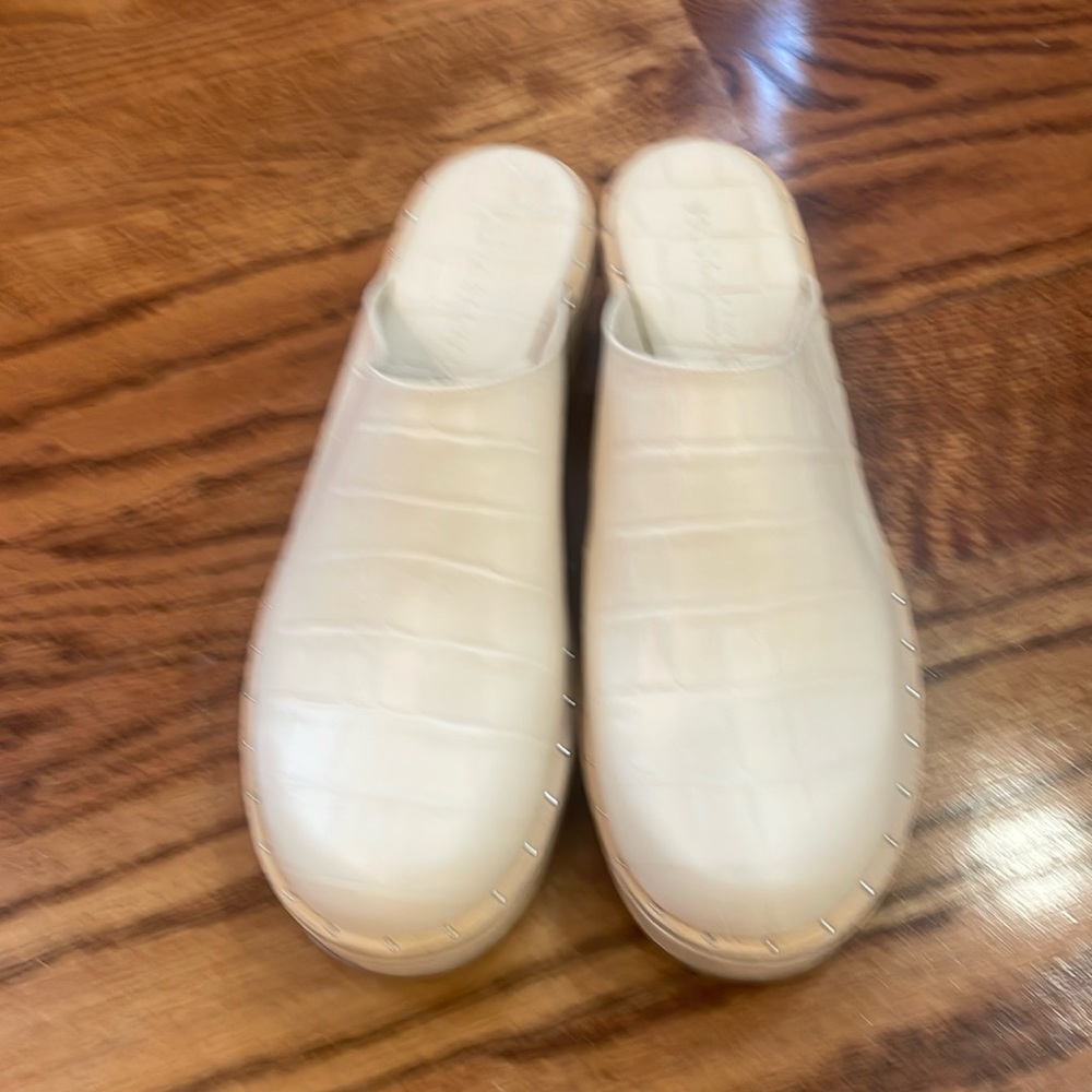 Brand new clogs